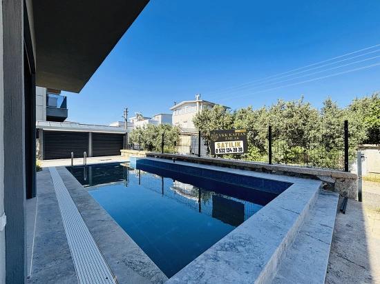 3+1 Detached Villa With Pool For Sale In Cumhuriyet Neighborhood, Seferihisar, Izmir