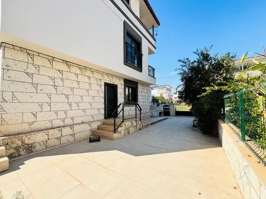 In İzmir Seferihisar Cumhuriyet Neighbourhood, A 5+1 Detached Villa For Sale