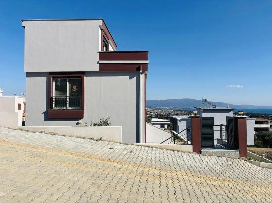 3+1 Villa For Sale With Sea View And Garden In Doğanbey Atatürk Neighborhood