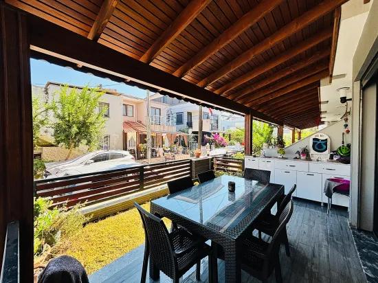 Villa 3+1 with garden, 400m to the sea, for sale In İzmir Seferihisar Payamlı Neighbourhood