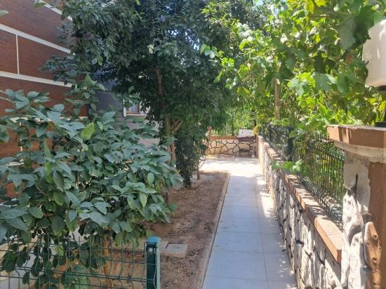 Spacious 2+1 Villa For Sale With Garden In Seferihisar Doğanbey