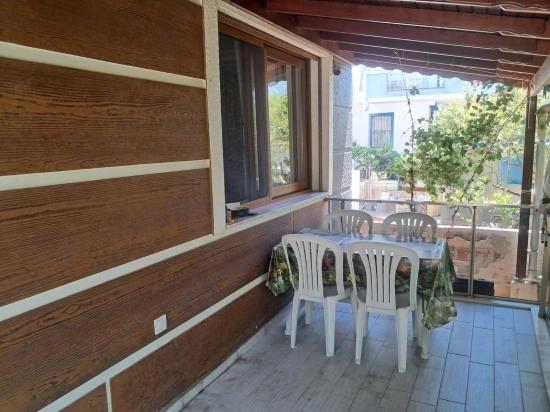 Spacious 2+1 Villa For Sale With Garden In Seferihisar Doğanbey