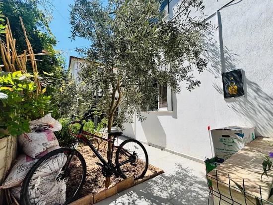 Garden 2+1 Summer Villa For Sale In Payamlı Neighbourhood, Seferihisar, İzmir