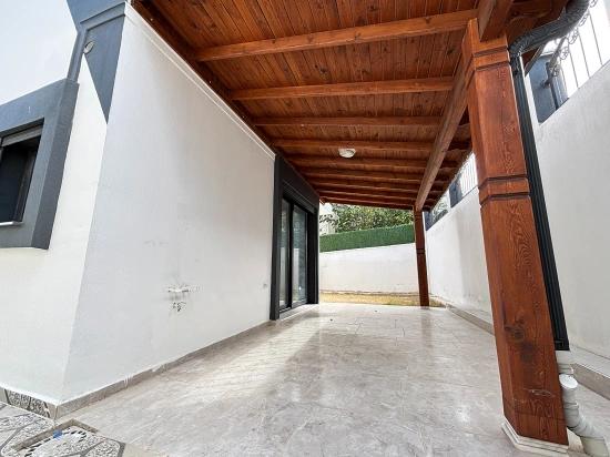 4+1 Villa For Sale With Sea View And Condominium In Seferihisar Doğanbey