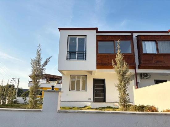 Brand New 3+1 Villa For Sale With A Large Garden In Seferihisar Payamlı Village