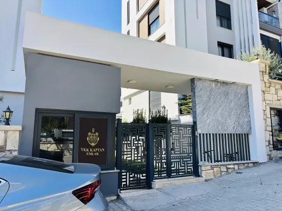Seferihisar In Necat Hepkon Neighbourhood In pool site Detached Garden For sale 2+1 Flat