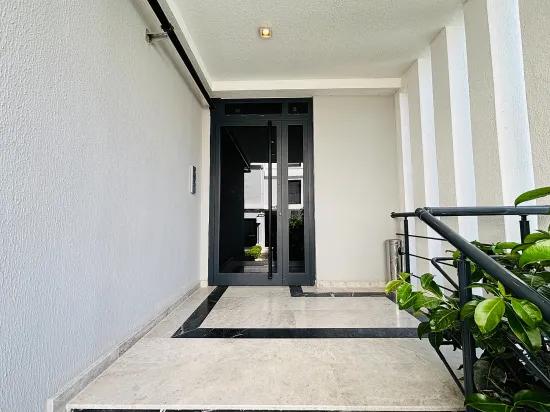 İzmir Seferihisar pool In the site Inside for sale 3+1 apartment.
