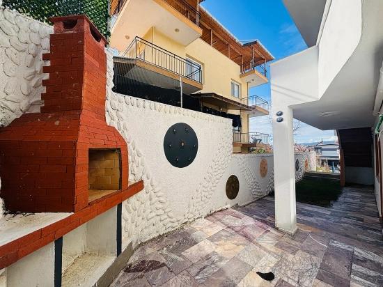 2+1 Flat For Sale With Garden In Seferihisar Ürkmez Central Location