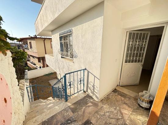 2+1 Apartment For Sale In Seferihisar Ürkmez With Separate Kitchen And Garden, No Expenses