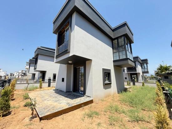 2+1 Villa With Independent Garden For Sale In Seferihisar Doğanbey