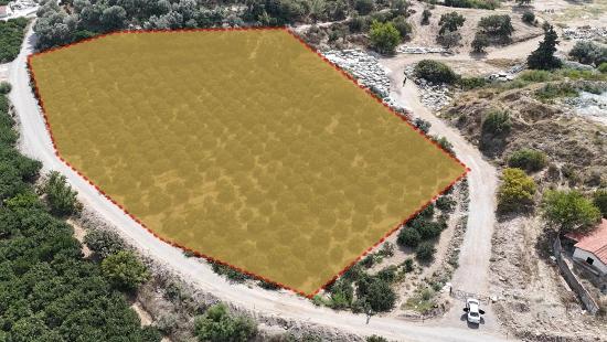 Corner Parcel Single Title Deed 9.727m² Field For Sale In Menderes Özdere, 100m From The Beach