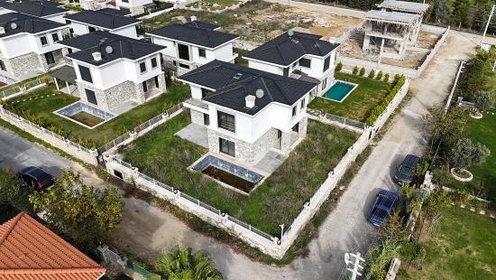 4+1 Detached Duplex Summer Villa With Pool In Seferihisar Akarca