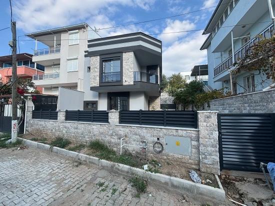 2+1 Villa For Sale 600 Meters From The Sea In Ürkmez, Seferihisar, Izmir