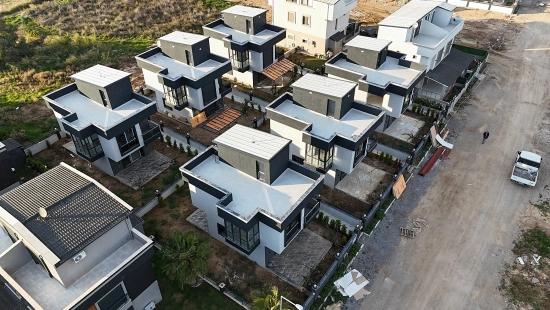 2+1 Villa With Spacious Garden In A Gated Community In Cumhuriyet Neighborhood, Seferihisar, Izmir