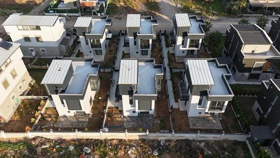 2+1 Villa With Spacious Garden In A Gated Community In Cumhuriyet Neighborhood, Seferihisar, Izmir