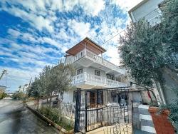 Centrally Located 4+1 Villa For Sale In Payamlı Neighborhood, Seferihisar, İzmir, Within Walking Distance To The Sea.