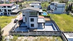 3+1 Detached Villa With Pool For Sale In Cumhuriyet Neighborhood, Seferihisar, Izmir