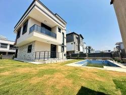 300M2 Gross Large 3+1 Villa With Independent Pool For Sale In Doğanbey