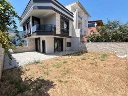 2+1 Villa For Sale With A Large Garden, 500 Meters From The Beach In Seferihisar Ürkmez