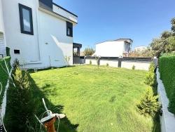 210M2 Independent Luxury Garden 3+1 Villa For Sale In Seferihisar Doğanbey