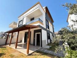 3+1 Villa With Large Garden For Sale In Seferihisar Doğanbey