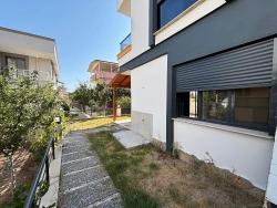 3+1 Villa With Large Garden For Sale In Seferihisar Doğanbey