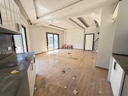 3+1 Villa For Sale In Menderes Özdere, Centrally Located, With Garden And Separate Kitchen