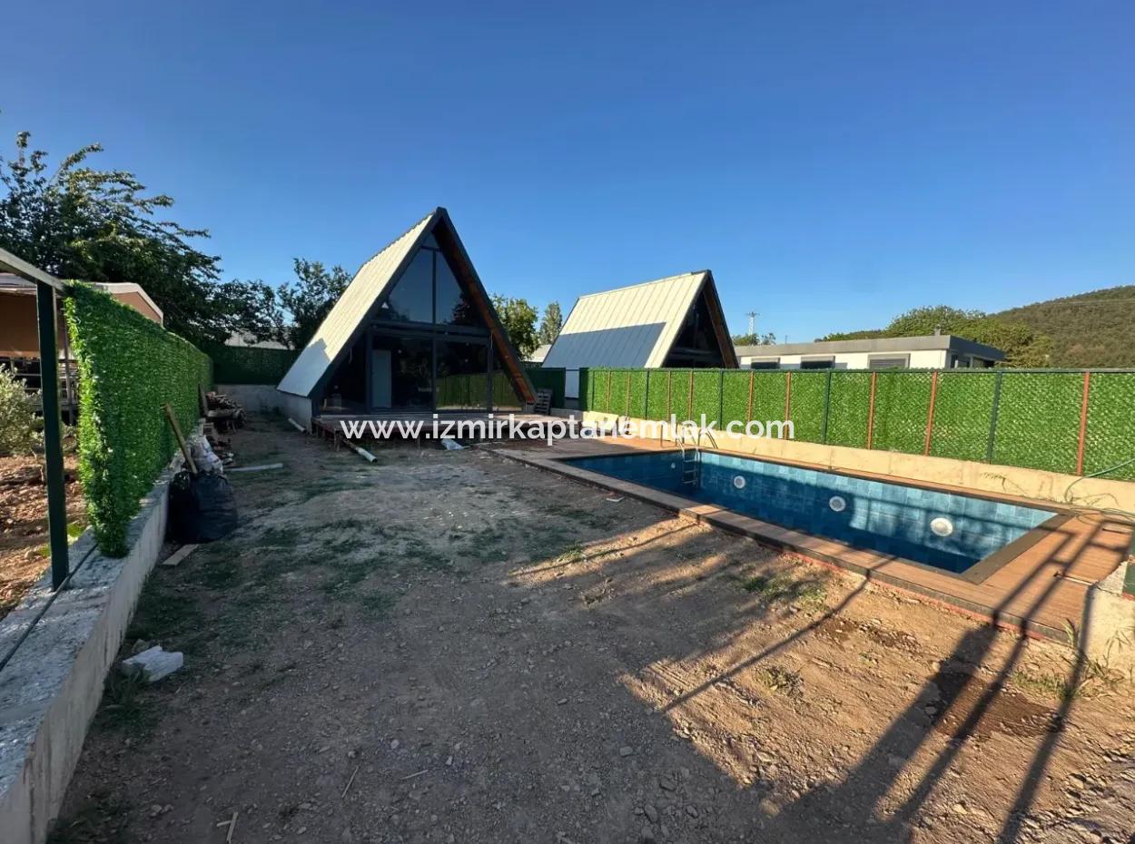 Triangular Bungolov House With Pool In 300 M2 Plot In Izmir Menderes Yeniköy