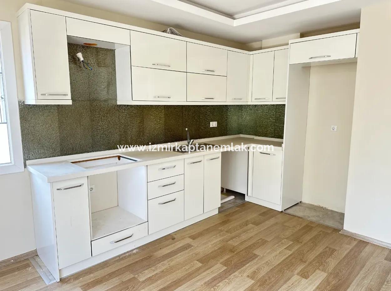 2 1 Airy Apartment For Sale On Mez Floor In Seferihisar Ürkmez Center