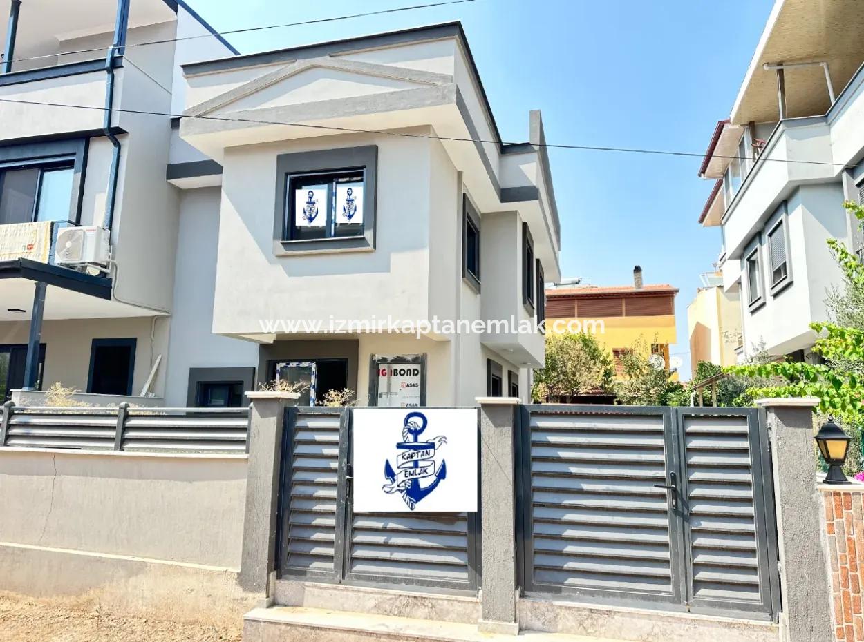 3 1 Villa For Sale With New Garden In The Center Of Doğanbey