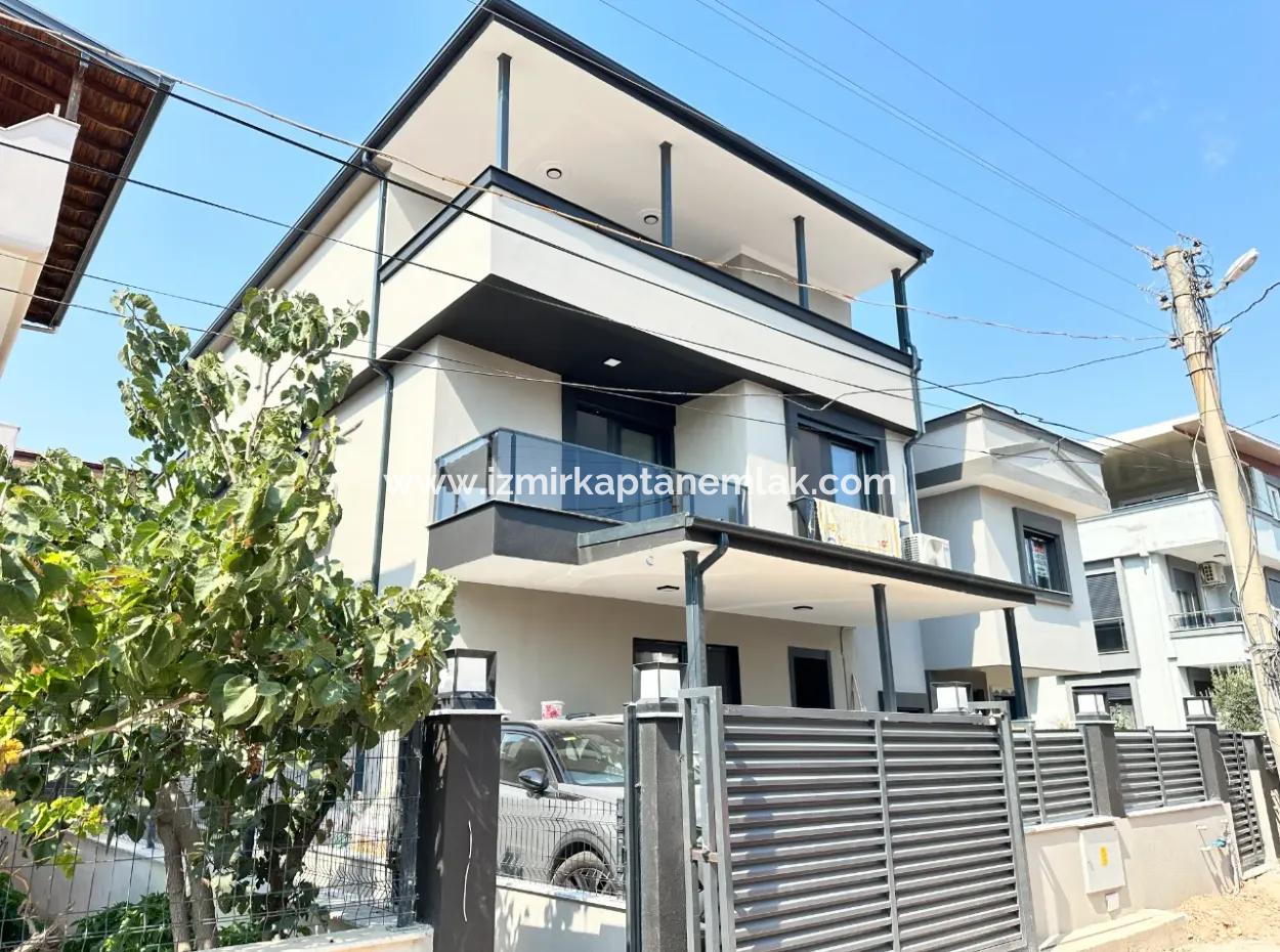 Wide Build For Sale In Doğanbey Center Zero 5 1 Triplex