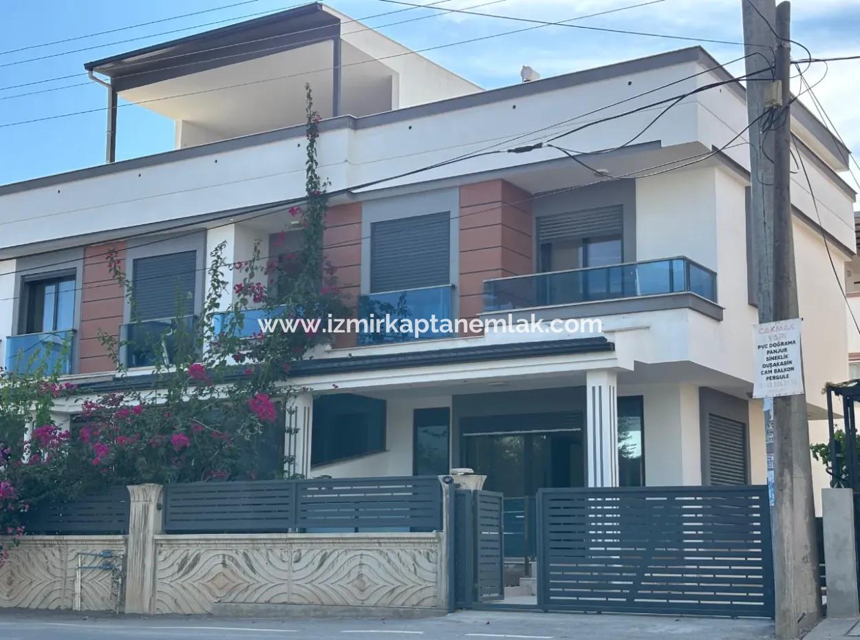 3 1 Villa For Sale In Doğanbey With 500 M Parking Lot Garden