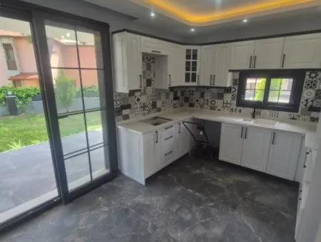 Ürkmez 3 1 Villa For Sale With Large Garden By The Sea