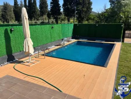 Triangular Bungolov House With Pool In 300 M2 Plot In Izmir Menderes Yeniköy