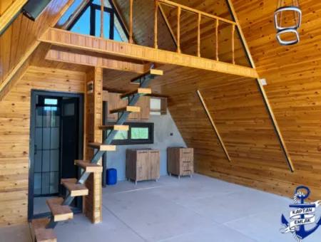 Triangular Bungolov House With Pool In 300 M2 Plot In Izmir Menderes Yeniköy