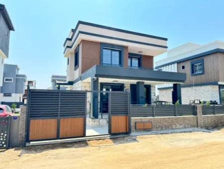3 1 Villa For Sale With Independent Pool And Large Garden In Doğanbey