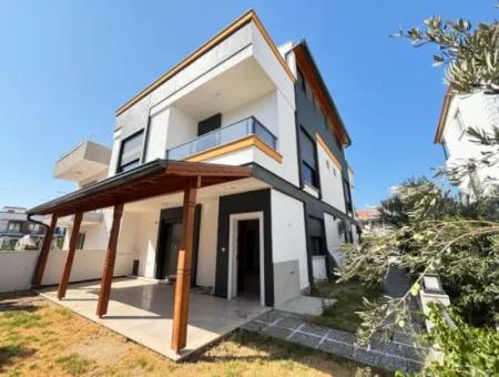 3 1 Villa For Sale With Large Garden In Doğanbey