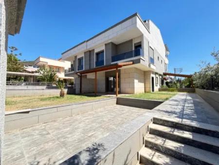 Spacious 3 1 Villa For Sale With Parking Lot 500 M To The Beach In Özdere And Large Garden