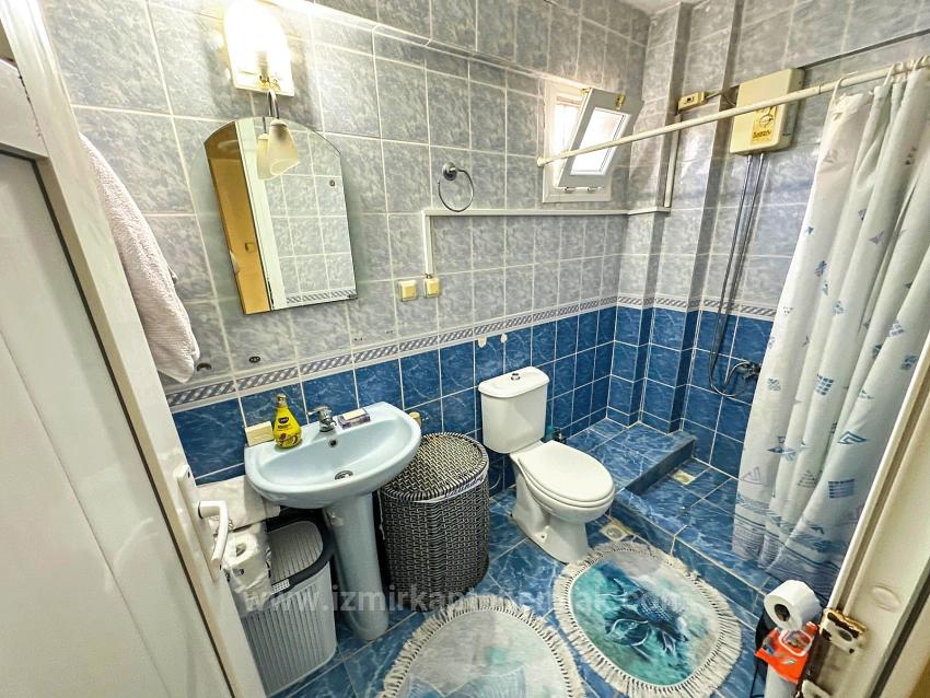 Продается Вилла С 4 Спальнями И 1 Ванной Комнатой В Центре Района Паямлы, Сеферихисар, Измир, В Нескольких Минутах Ходьбы От Моря.