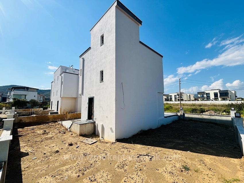 Отдельная Вилла 2+1 С Большим Садом На Продажу В Районе Джумхуриет, Чеферихисар, Измир