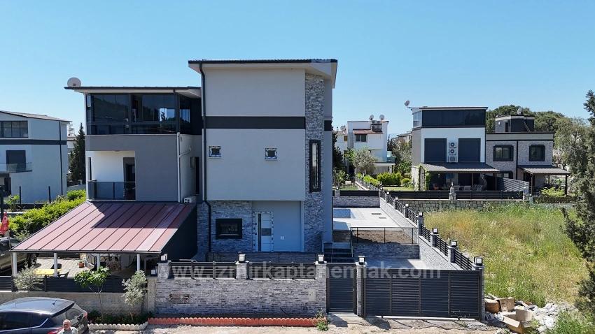 Отдельная Вилла 3+1 С Бассейном На Продажу В Районе Джумхуриет, Чеферихисар, Измир