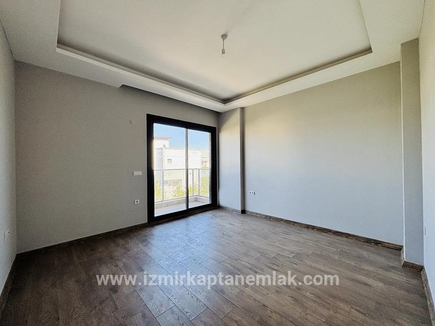 Для продажи Летний 3+1 в Cumhuriyet Seferihisar Doğanbey - 150 m²