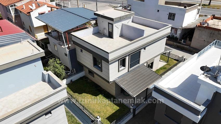 Двухквартирная Вилла 2+1 На Продажу В Районе Паямлы, Чеферихисар, Измир