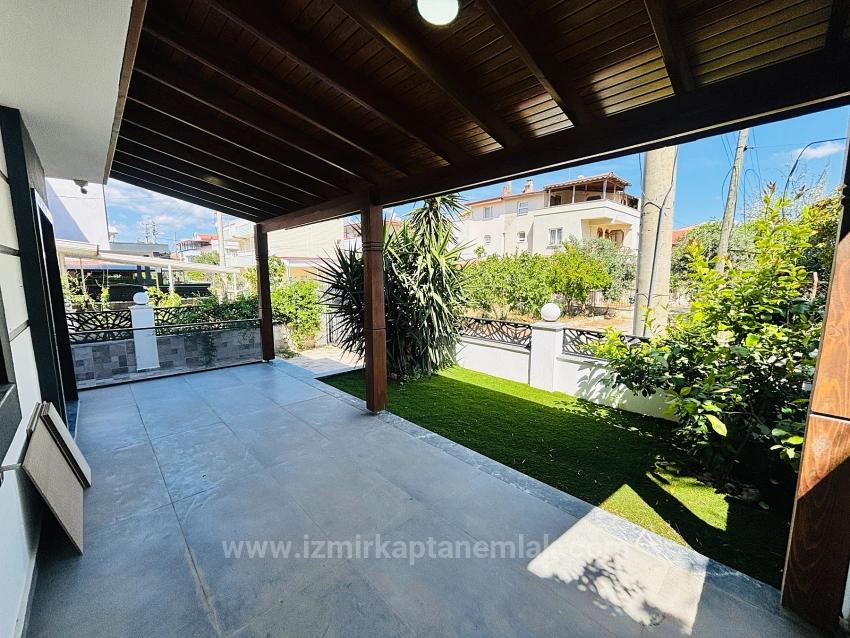 Продается Роскошная Квартира 3+1 С Большим Садом, В 100 Метрах От Моря, В Районе Паямлы, Сеферихисар, Измир.