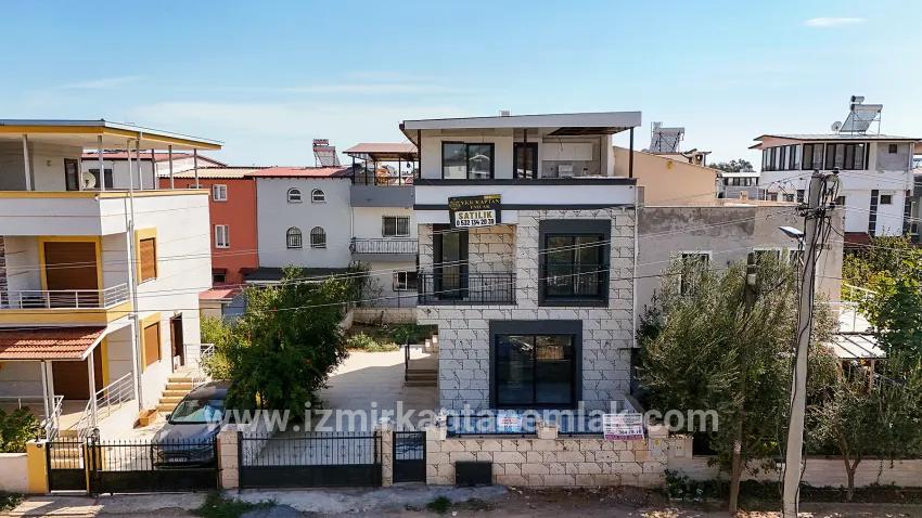 Для продажи Летний 5+1 в Cumhuriyet Seferihisar Doğanbey - 145 m²