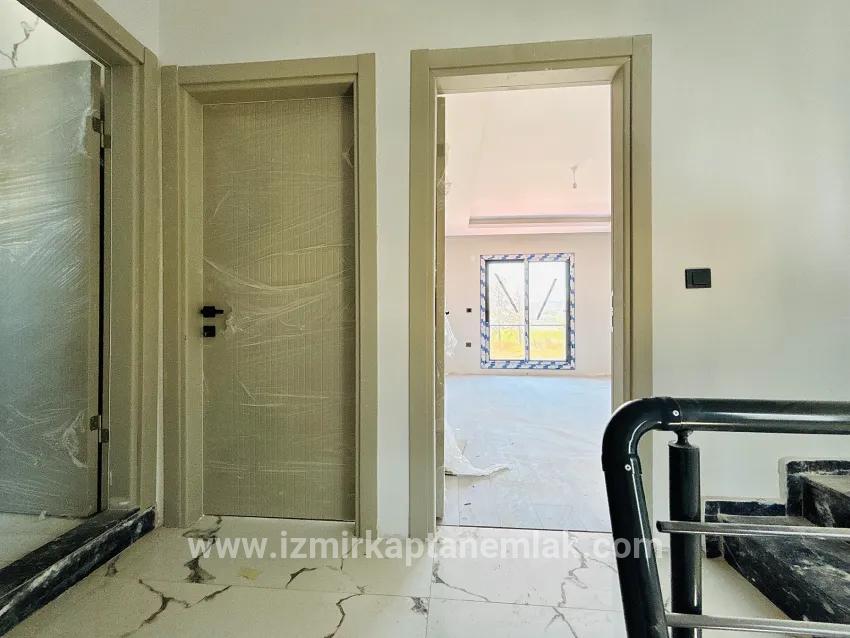 Для продажи Летний 3+1 в Cumhuriyet Seferihisar Doğanbey - 125 m²