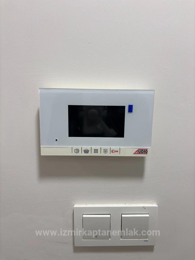 Квартира 1+1 В Отличном Месте В Чаникебире, Сеферихисар, Измир