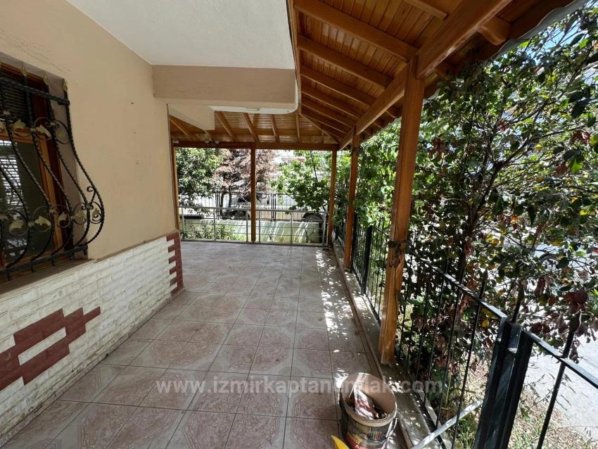 Две Квартиры 2+1 У Моря На Продажу В Паямлы, Сеферихисар, Измир