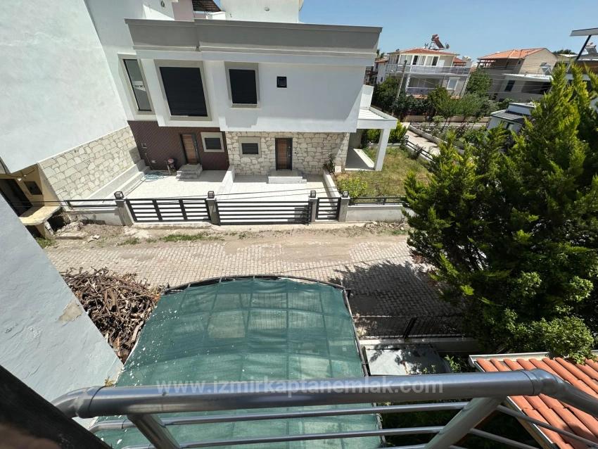 Две Квартиры 2+1 У Моря На Продажу В Паямлы, Сеферихисар, Измир