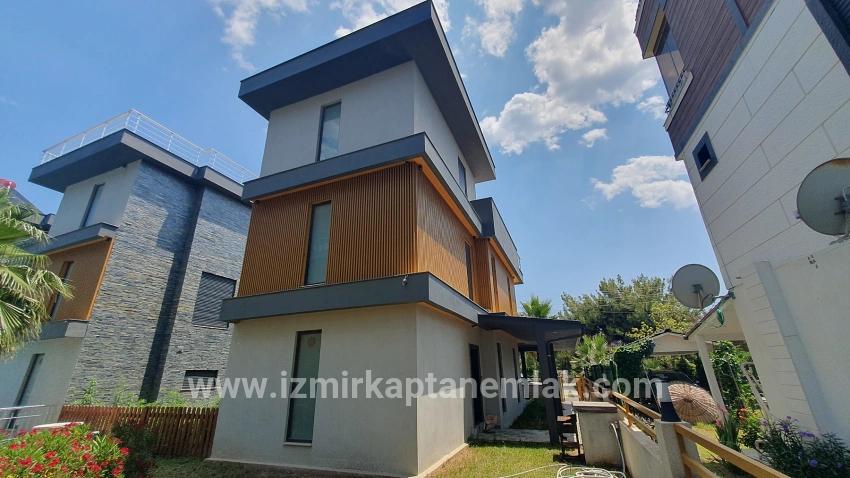 Для продажи Летний 3+1 в Payamlı Seferihisar Doğanbey - 180 m²